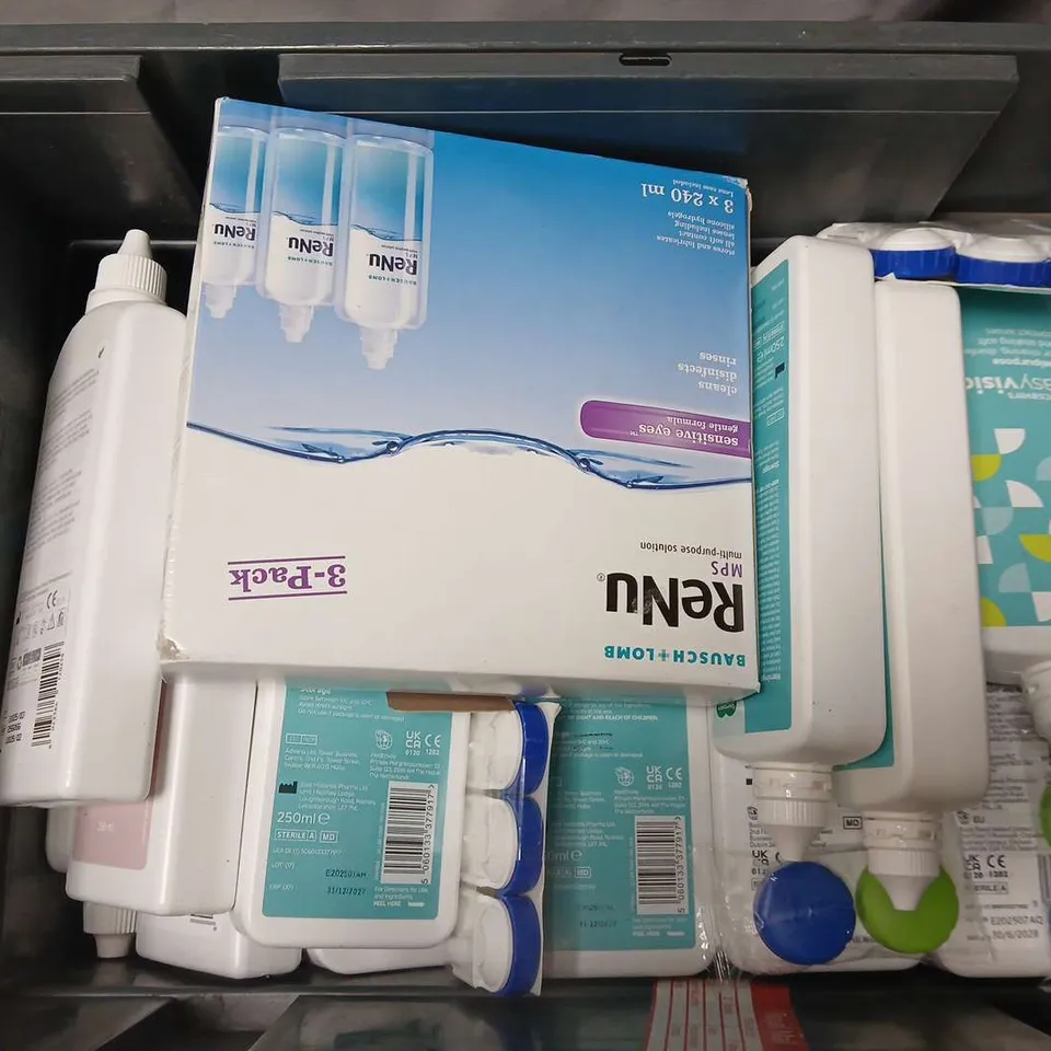 APPROXIMATELY 20 ASSORTED EYECARE & HEALTHCARE PRODUCTS TO INCLUDE EASYVISION MULTIPURPOSE SOLUTION, BAUSCH + LOMB RENU, SPECSAVERS EASYVISION, ETC - COLLECTION ONLY