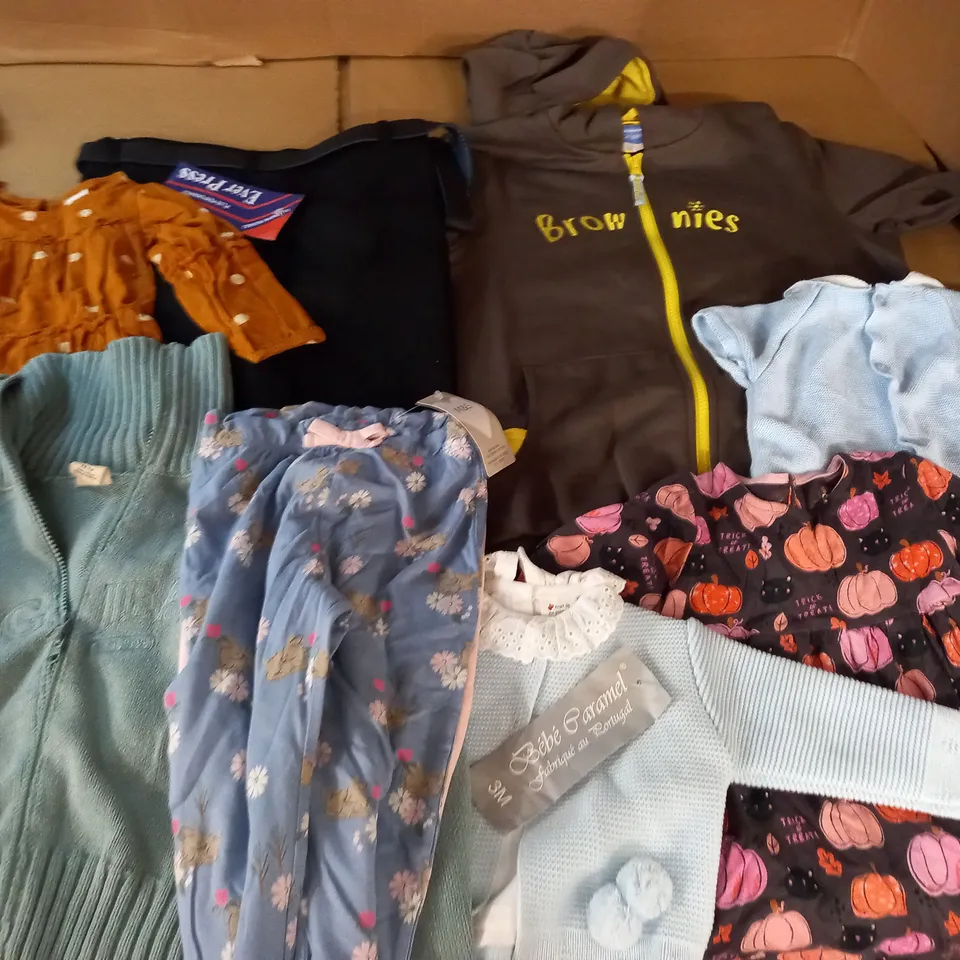 LARGE QUANTITY OF ASSORTED KIDS CLOTHING ITEMS TO INCLUDE BDG JEANS, NEXT AND ZARA