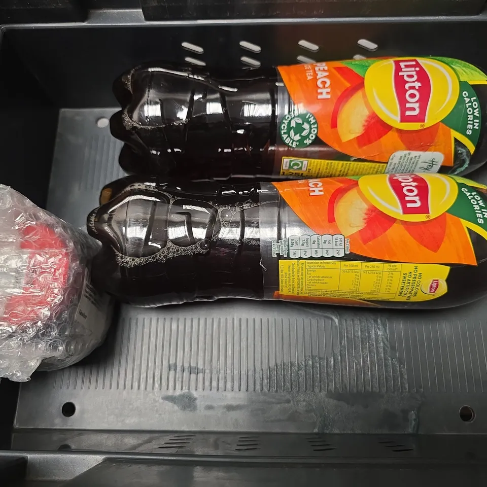 APPROXIMATELY 6 ASSORTED FOOD & DRINK ITEMS TO INCLUDE - PEPSI MAX , LIPTON PEACH ICED TEA , TANGO ORANGE ETC