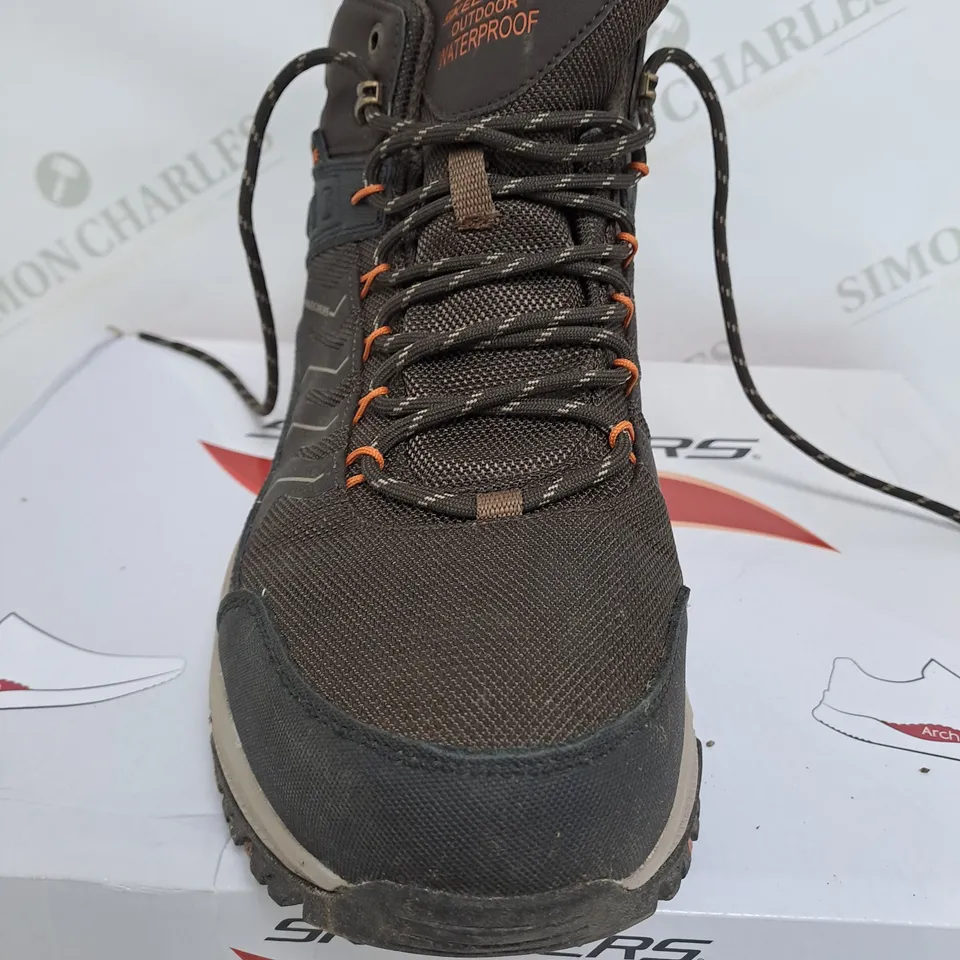 BOXED SKETCHERS ARCH FIT BROWN WALKING BOOTS SIZE 12, SIGNS OF WEAR