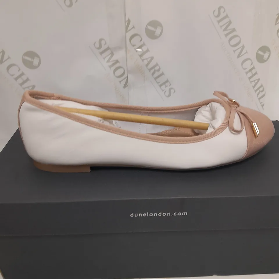 BOXED PAIR OF DUNE WIDE FIT HARTLYN BOW BALLERINA SHOES IN WHITE UK SIZE 3