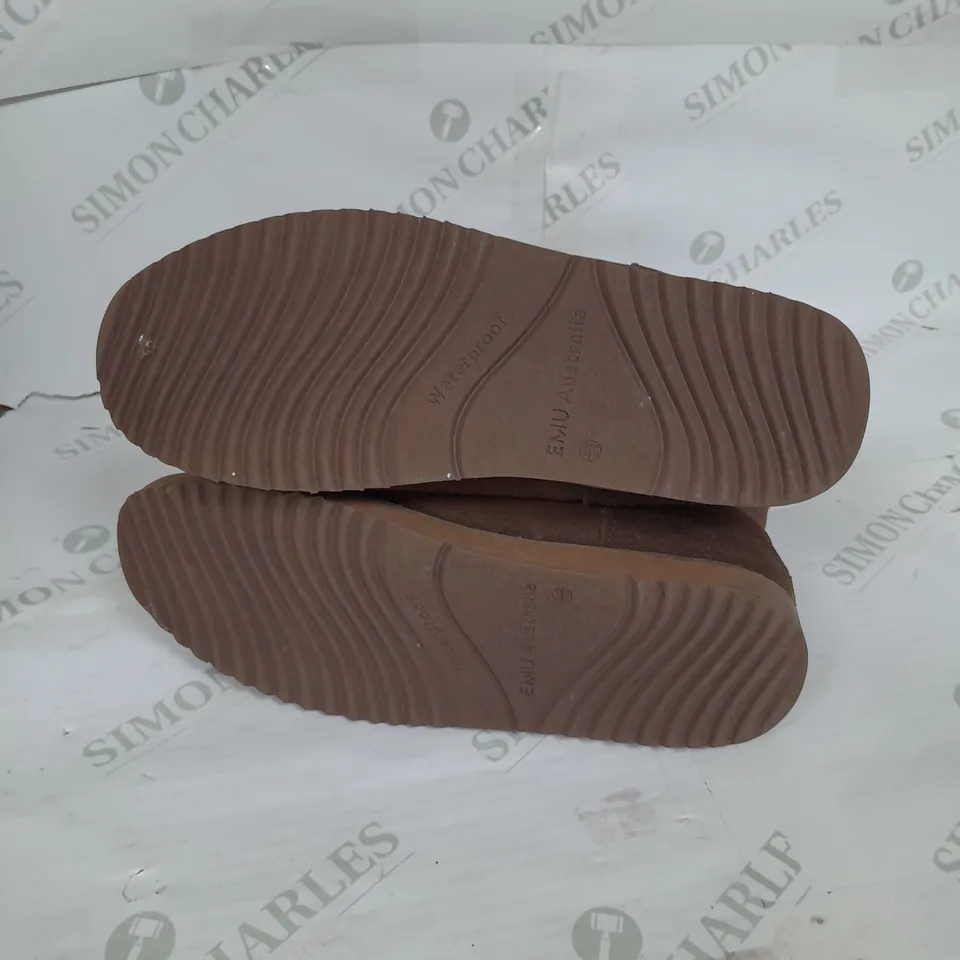 EMU AUSTRALIA WATERPROOF FUR LINED BOOT IN OAK SIZE 8