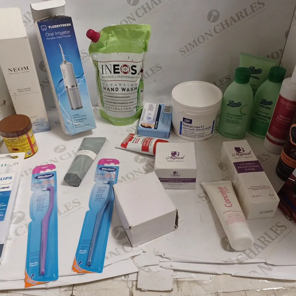 LOT OF APPROX 20 ASSORTED HEALTH AND BEAUTLY- ORAL IRRIGATOR, BATH FOAM. BOOTS LOTION