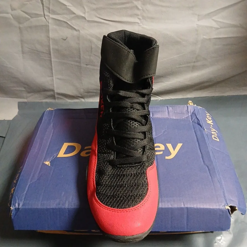 DAY-KEY BOXER SCRAPLIFE ATHLETIC SHOES – BLACK & RED UK 13