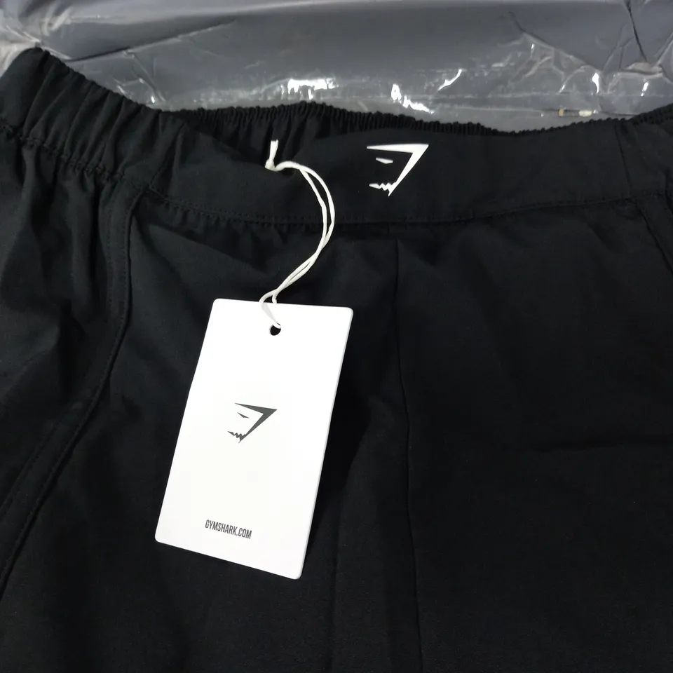 GYMSHARK SCALLOP HEM SHAPED SHORTS IN BLACK - SMALL