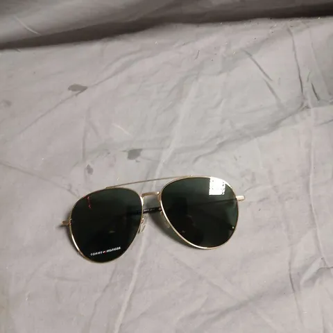 TOMMY HILFIGER SUNGLASSES – AVIATOR STYLE WITH CASE
