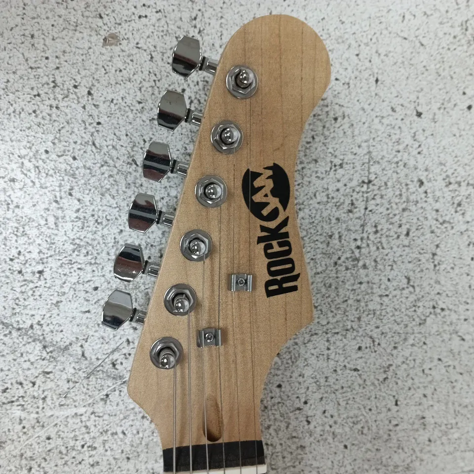 ROCKWOOD ELECTRIC GUITAR – BLACK STRAT-STYLE, 3‑SINGLE COIL PICKUPS