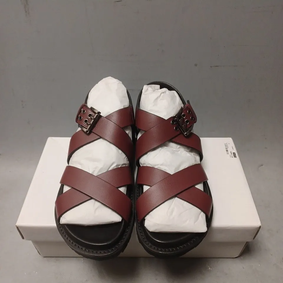 BOXED PAIR OF WOMENS LEATHER SANDALS - UK SIZE 38