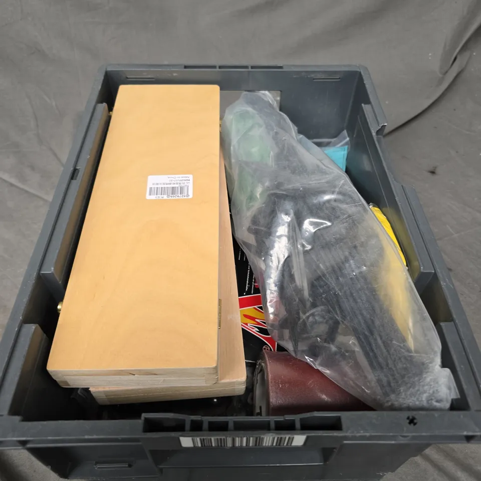 APPROXIMATELY 15 ASSORTED HOUSEHOLD ITEMS TO INCLUDE - PORTTAPE , STOVE ROPE , ETC 