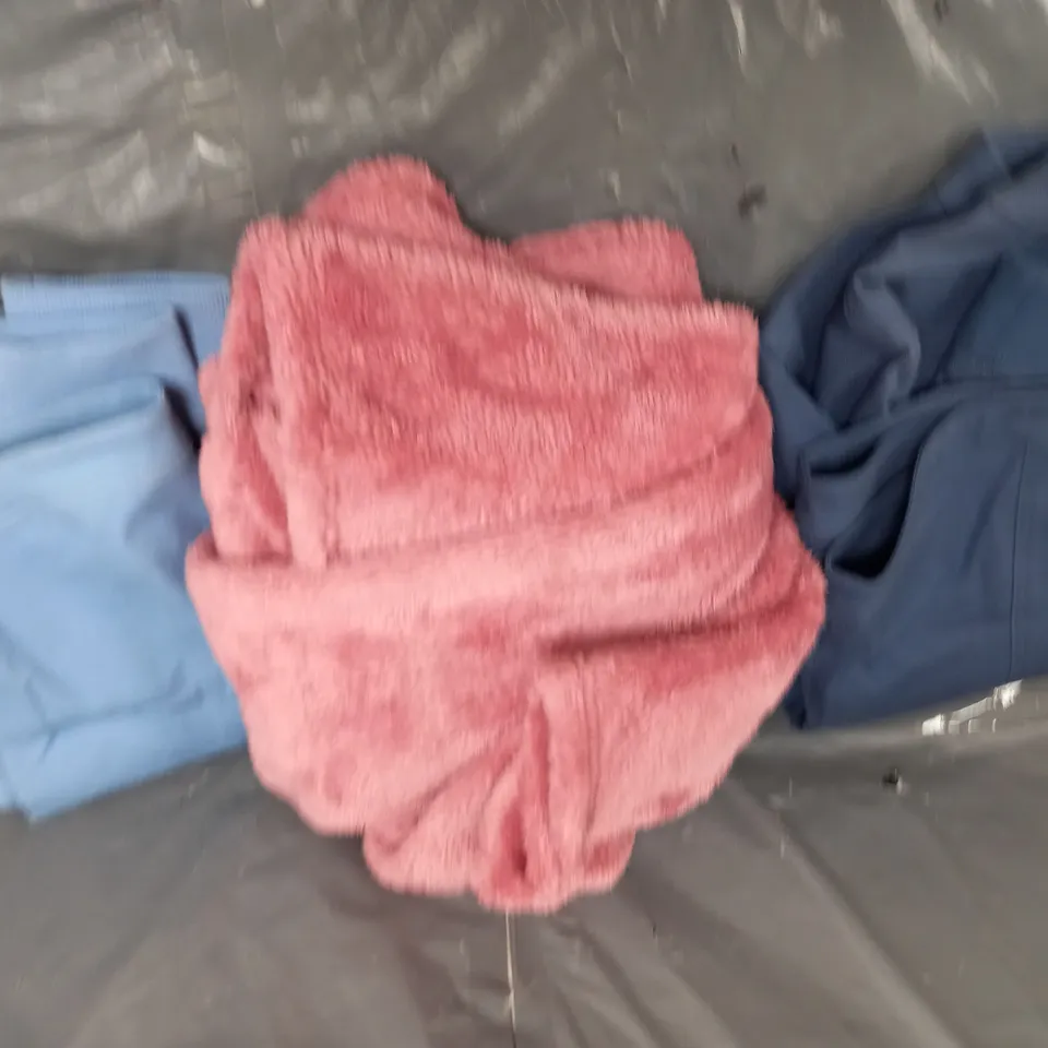 LARGE QUANTITY OF ASSORTED CLOTHING ITEMS IN VARIOUS COLOURS AND SIZES