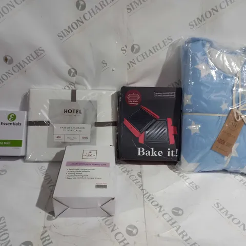 BOX OF APPROXIMATELY 8 ASSORTED ITEMS TO INCLUDE - HOTEL PAIR OF STANDARD PILLOW CASE - BAKE IT - ESSENTIALS SOLAR SECURITY WALL LIGHT MKII ECT