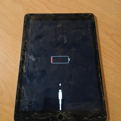 APPLE IPAD AIR 2 β SILVER β CRACKED SCREEN