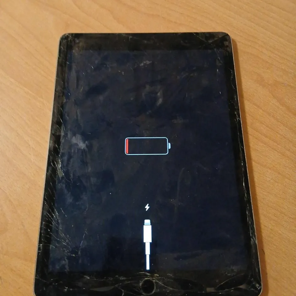 APPLE IPAD AIR 2 – SILVER – CRACKED SCREEN