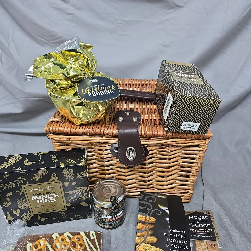 LUXURY CHRISTMAS THEMED FOOD/DRINK HAMPER