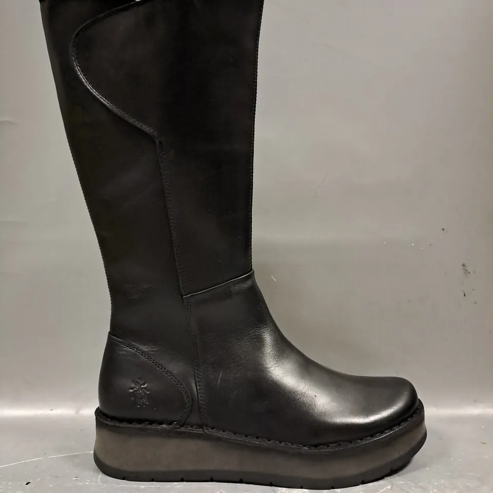 BOXED PAIR OF FLY LONDON KNEE-HIGH BOOTS IN BLACK UK SIZE 6