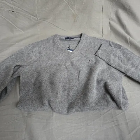 HACKET LONDON SMALL LAMBSWOOL V NECK - GREY 