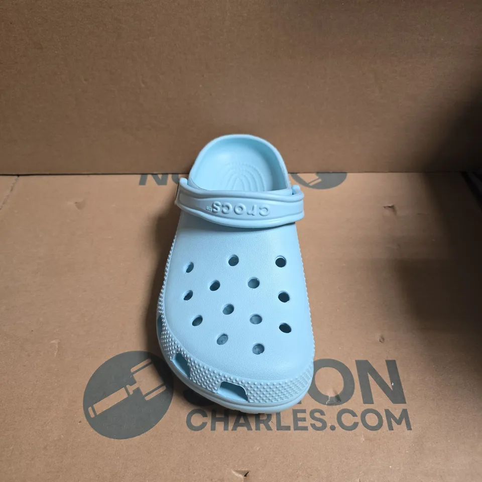 CROCS CLASSIC CLOG IN TEAL - JUNIOR SIZE 6 