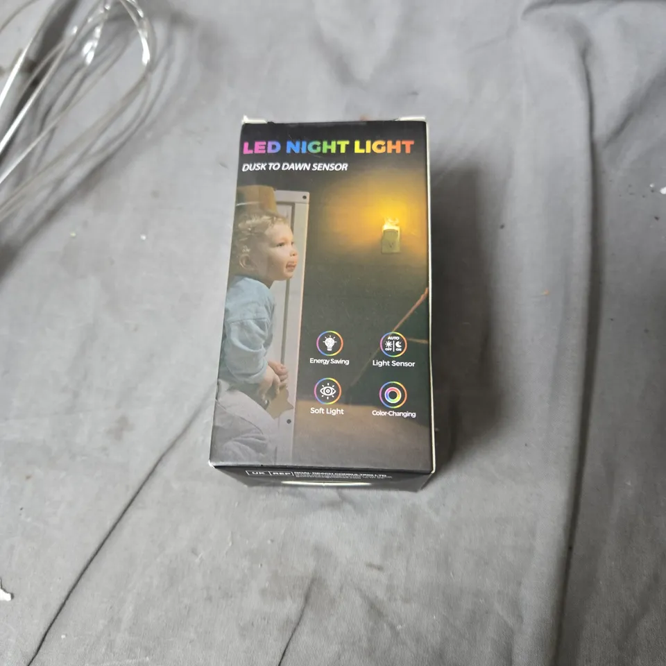 BOX OF APPROXIMATELY 30 ASSORTED HOUSEHOLD ITEMS INCLUDING LED NIGHT LIGHT , WHISK AND MINI BLACK LIGHT 