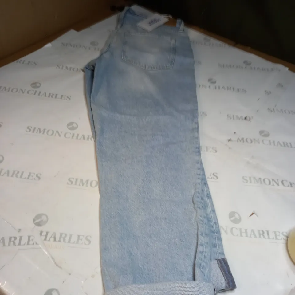 LIGHT BLUE DENIM MOM JEANS SIZE 12 