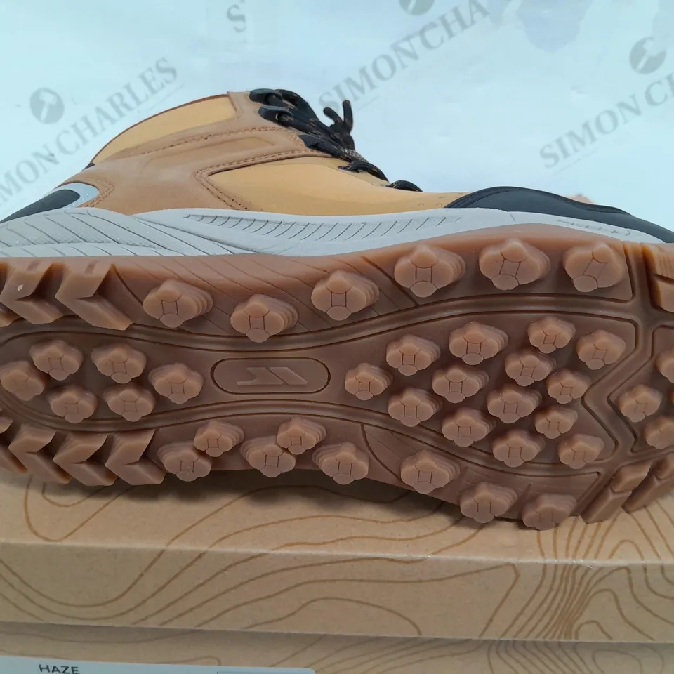 BOXED PAIR OF TRESPASS UNISEX BOOTS IN HAZE TAN - UK 8