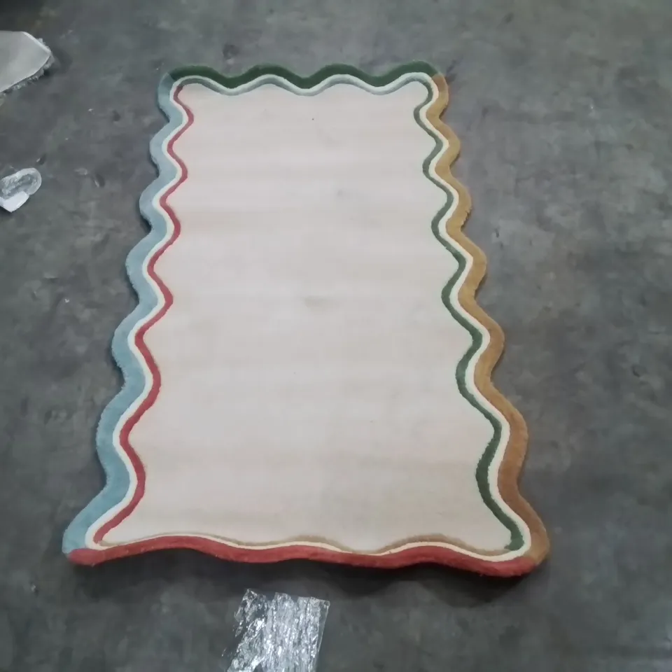 QUALITY DESIGNER AREA RUG - APPROXIMATELY 150X80CM