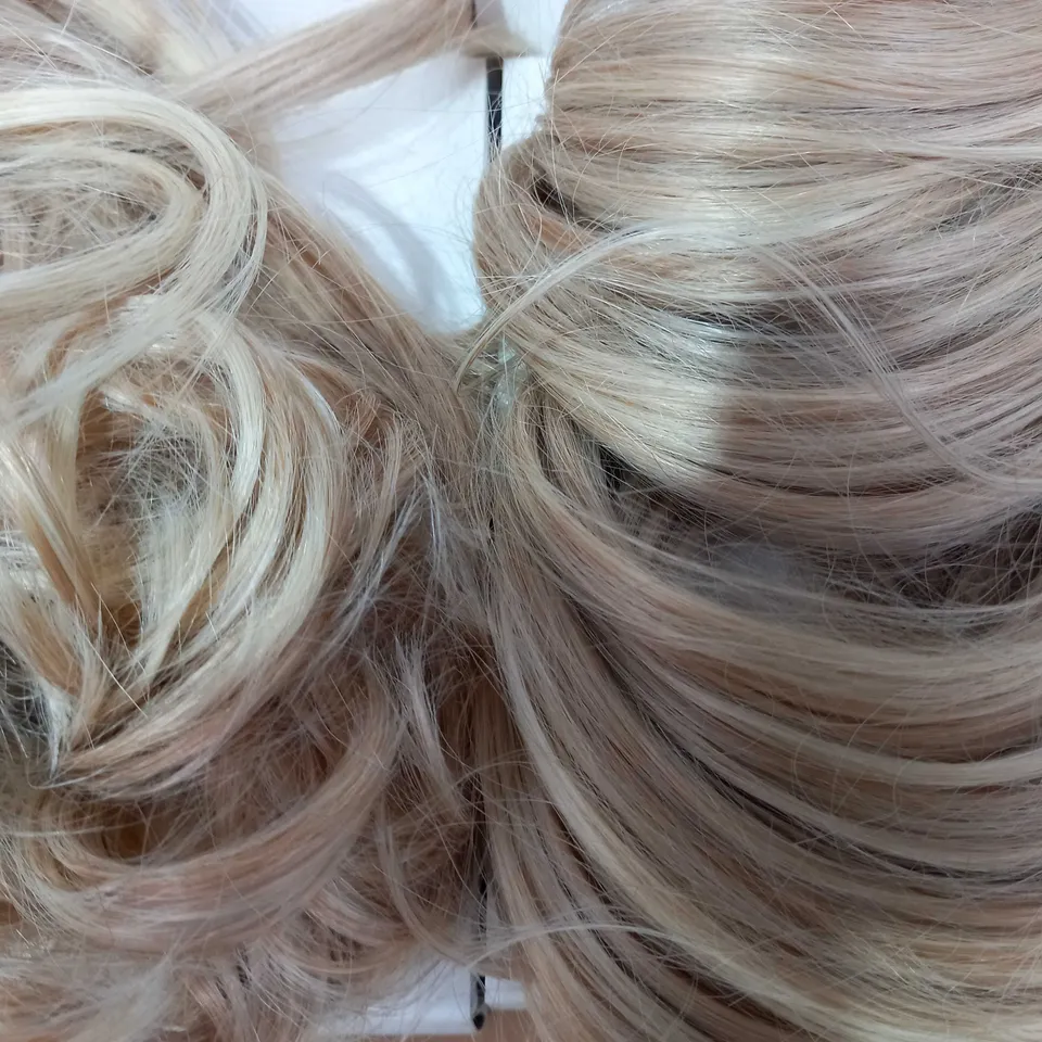 EASILOCKS HAIR BUNDLE OF 4 BOXES: MALIBU BLONDE - 2 X 14" BLOWDRY CLIP-IN & 2 X SCRUNCHIE (SET OF 2 EACH)