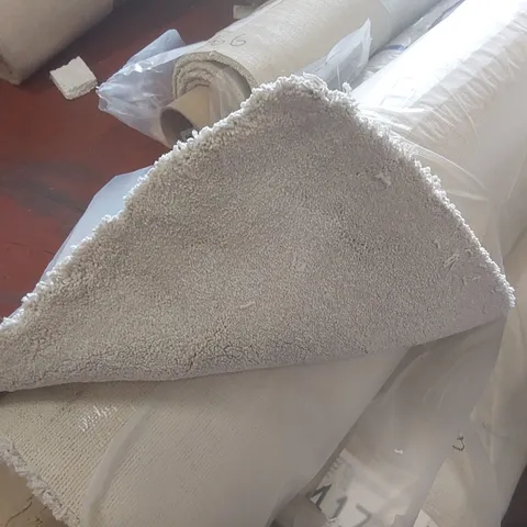 ROLL OF QUALITY ULTIMATE IMPRESSIONS SILKEN CARPET - APPROXIMATELY 2 x 5m