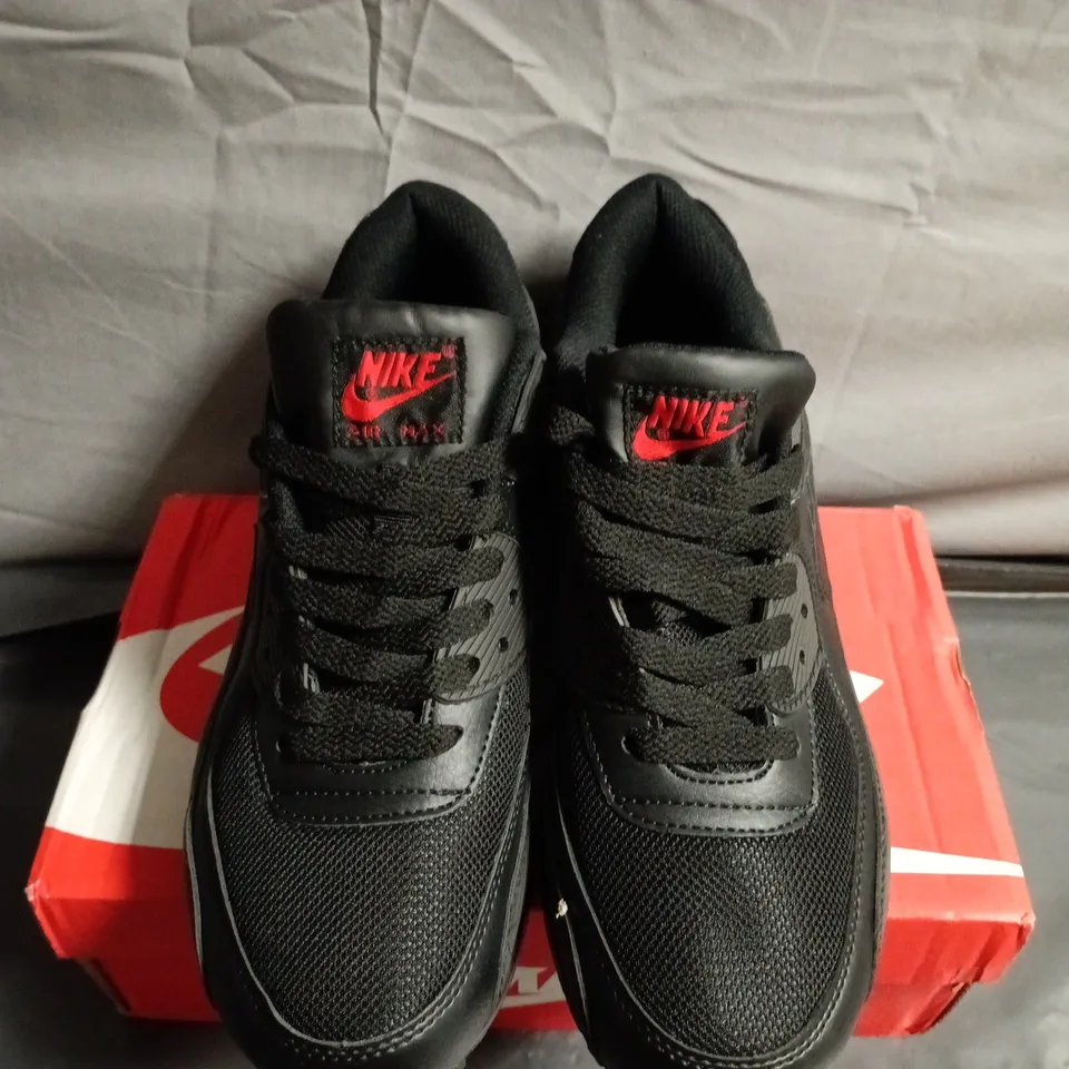 BOXD PAIR OF NIKE AIR MAX 90 TRAINERS - UK SIZE 8