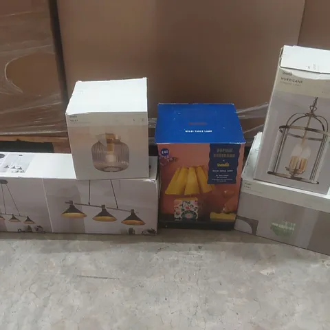 PALLET CONTAINING A VERY LARGE QUANTITY OF ASSORTED DESIGNER LIGHTING PRODUCTS INCLUDING: HURRICANE PENDANT LIGHT, ESME CHANDELIER PENDANT, BELDI TABLE LAMP ECT