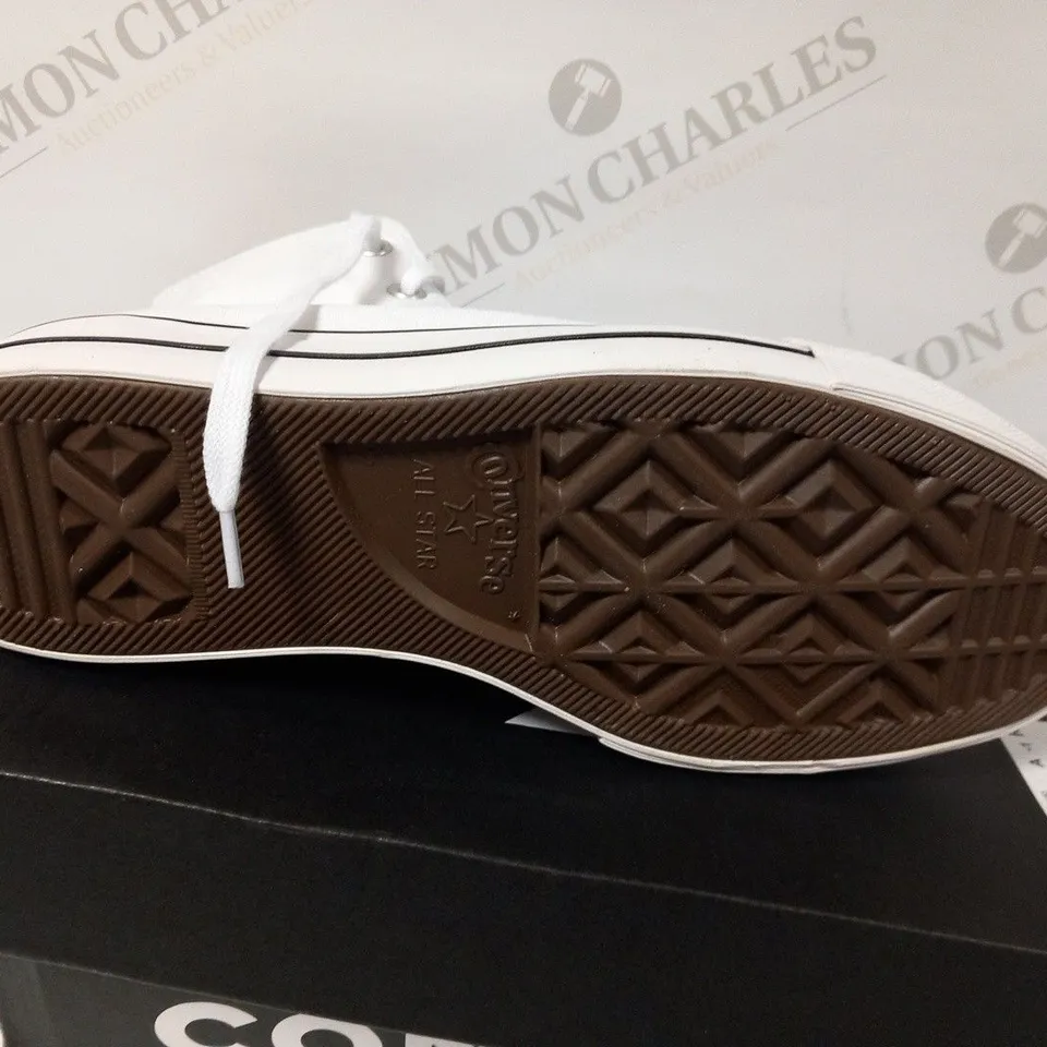 BOXED CONVERSE BASKET SIZE 7