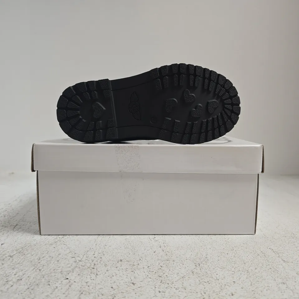 BOXED PAIR OF MISS LK KID'S SHOES IN BLACK SIZE UK 9