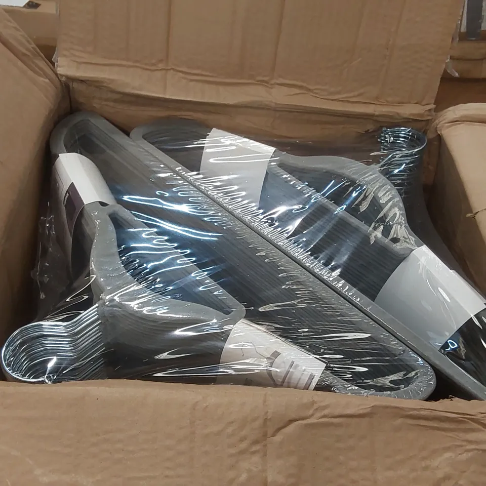 BOX OF APPROXIMATELY 6x 30PCS KEPLIN VELVET CLOTHES HANGERS