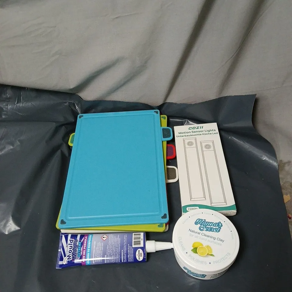 APPROXIMATELY 12 ASSORTED HOUSEHOLD ITEMS TO INCLUDE  MOTION SENSOR LIGHTS, CLEANING CLAY, MOULD MAGIC CLEANER GEL, KIDS KITCHEN BOARDS ETC
