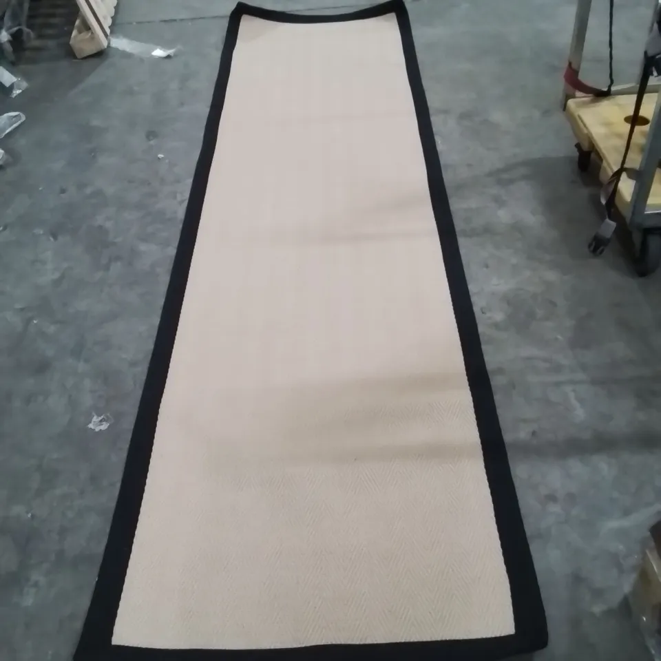 QUALITY DESIGNER AREA RUG - APPROXIMATELY 310X80CM