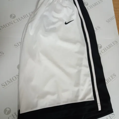 NIKE LOGO SHORTS SIZE XL