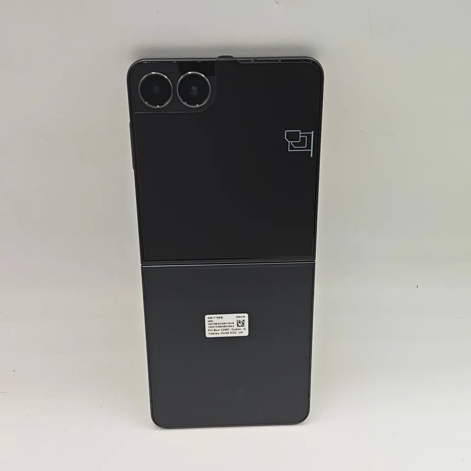 BOXED SAMSUNG GALAXY Z FLIP7 12/128GB IN JET BLACK - SM-F766B