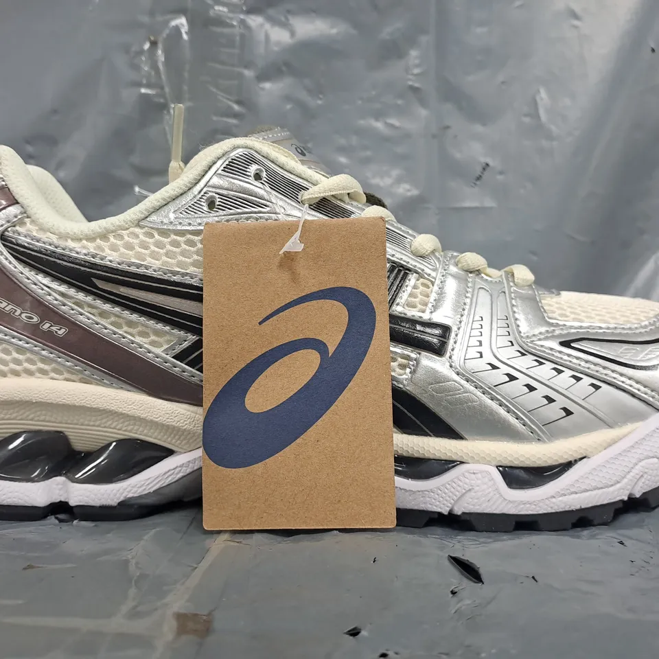 BOXED PAIR OF ASICS TRAINERS IN CREAM/SILVER SIZE UK 10