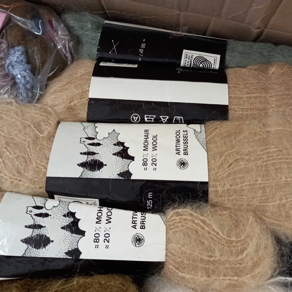 LARGE QUANTITY OF ASSORTED KNITTING STRING