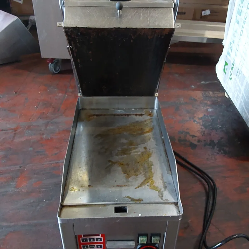 RM GASTRO ELECTRIC CLAM CONTACT GRILL – CHROMED FTHC 30 ED + KD 30 T