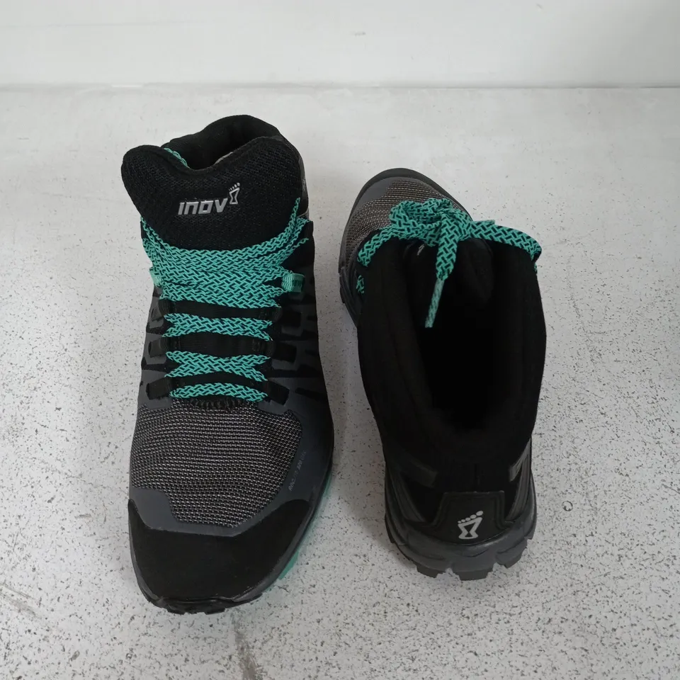 BOXED PAIR OF INOV WOMENS ROCLITE 320 GTX SHOES IN BLACK/GREY/TEAL - UK 4