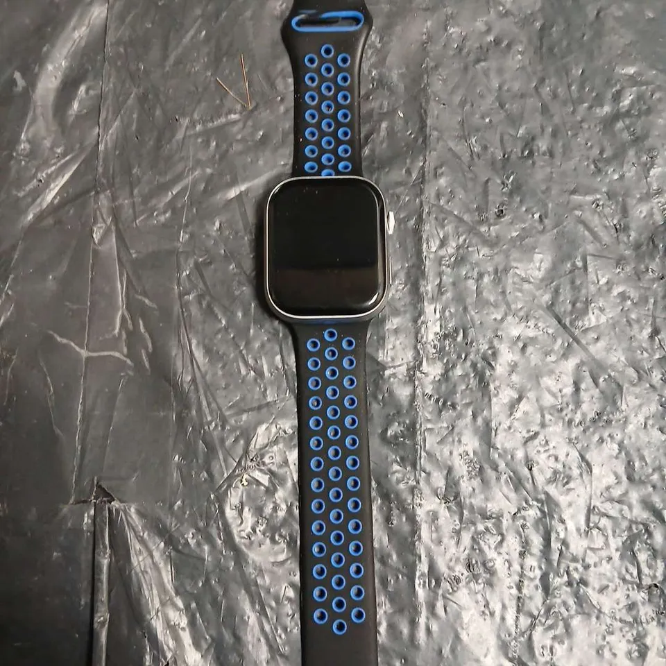 APPLE WATCH SERIES 9 WITH SPORT BAND – BLUE/BLACK