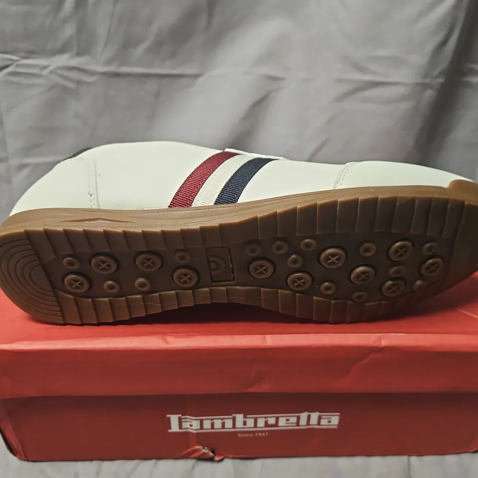 BOXED LAMBRETTA TACKLE SNEAKERS – WHITE/NAVY, UK 8 (EU 42) US 9