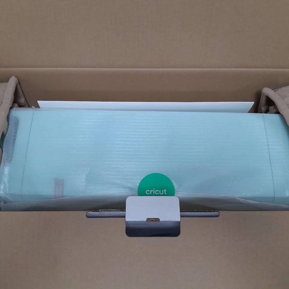 BOXED CRICUT EXPLORE 3