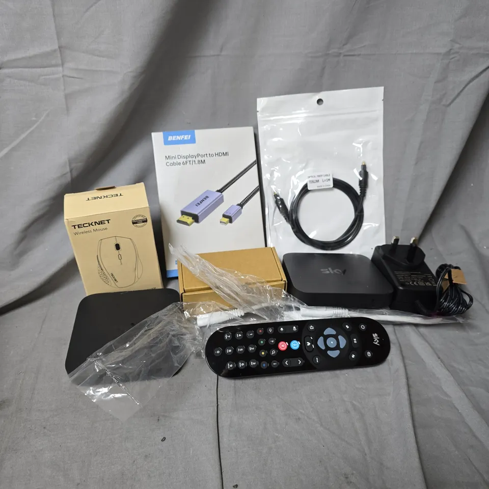 APPROXIMATELY 15 ASSORTED HOUSEHOLD ITEMS TO INCLUDE OPTIC FIBER CABLE, TECKNET WIRELESS MOUSE, SKY MINI BOX, ETC