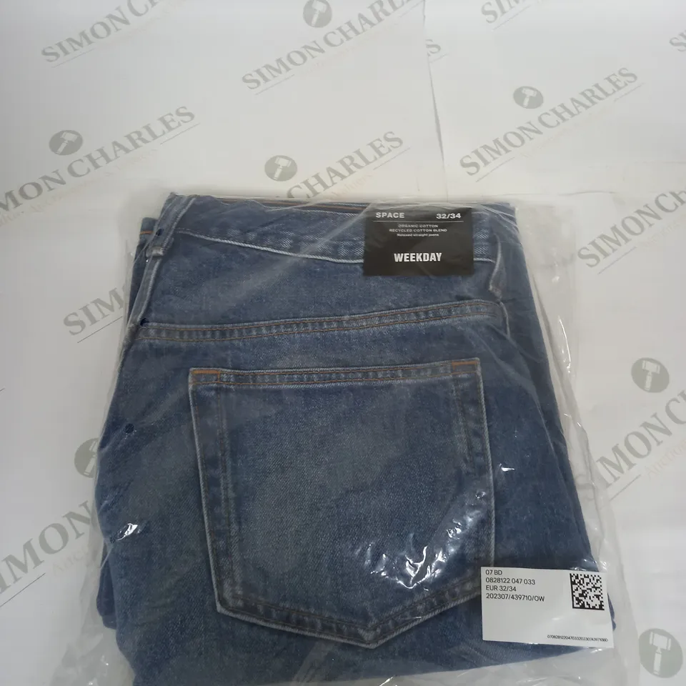 BAGGED WEEKDAY PALE BLUE DENIM JEANS SIZE 32/34