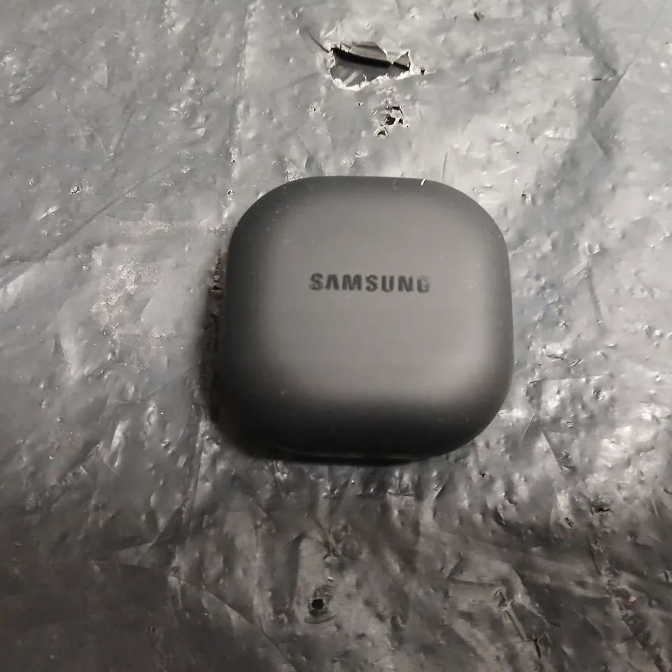 SAMSUNG GALAXY BUDS2 PRO WIRELESS EARBUDS WITH CHARGING CASE