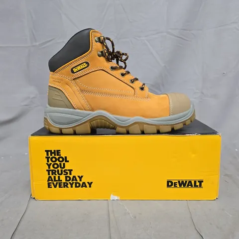 BOXED PAIR OF DEWALT AKRON HONEY STEEL TOE CAP SAFETY BOOTS SIZE UK 8