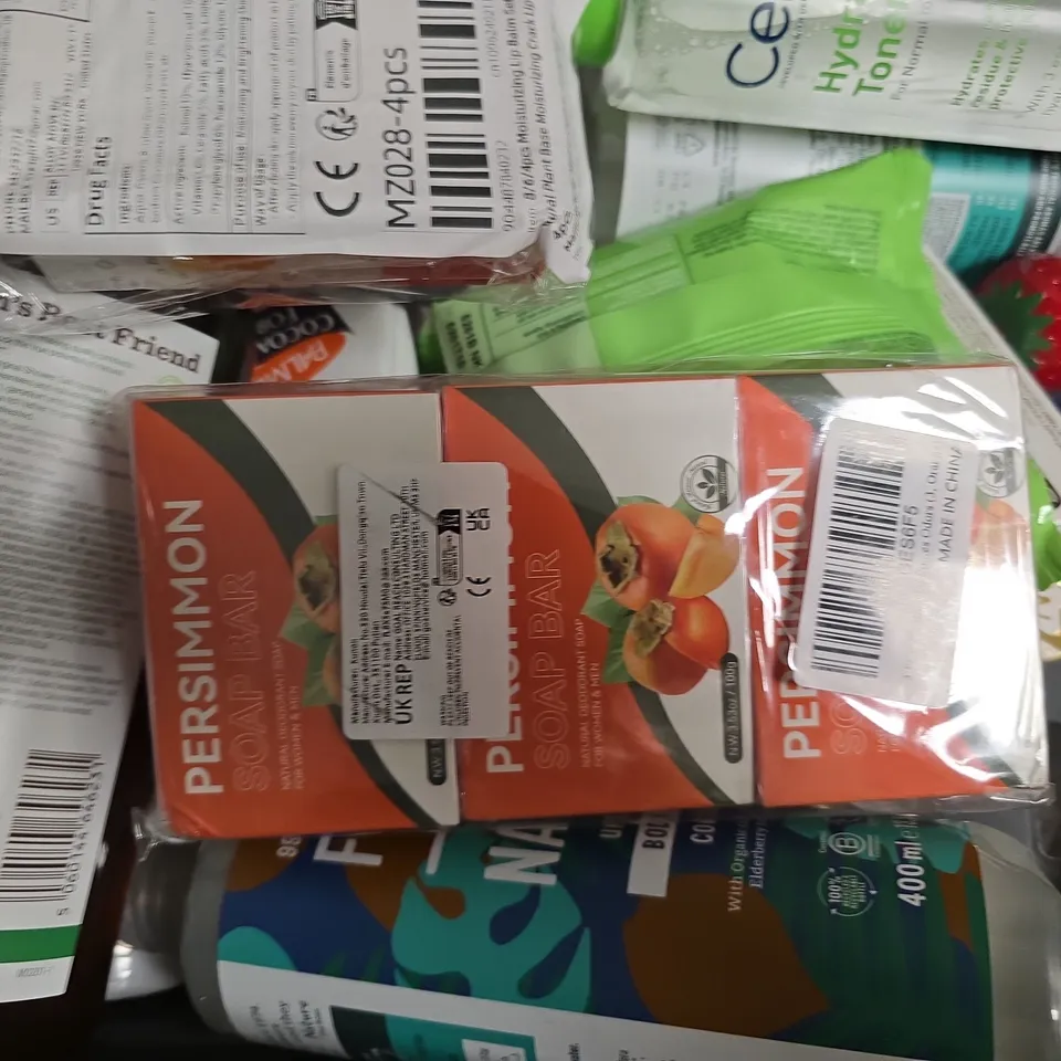 APPROXIMATELY 12 ASSORTED COSMETIC PRODUCTS TO INCLUDE CERA VE, L'ORÉAL, MÁDARA, ETC