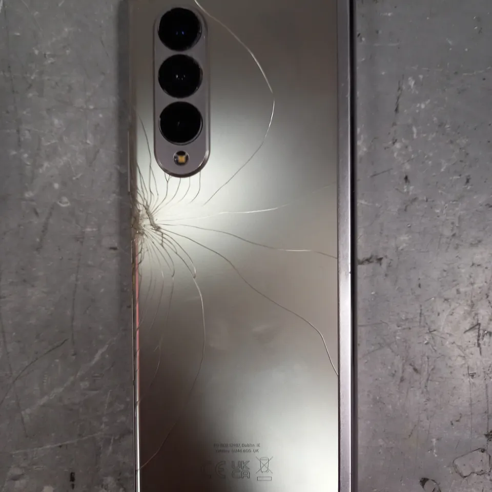 SAMSUNG GALAXY FOLD SMARTPHONE 