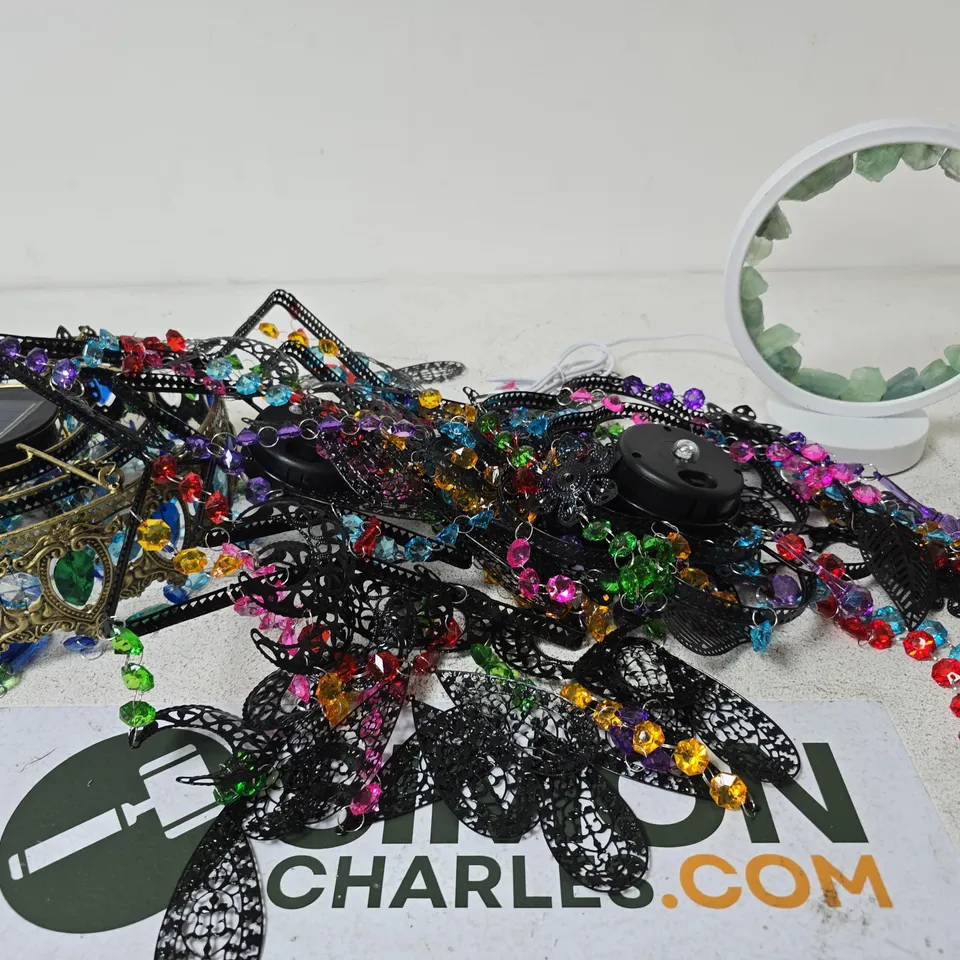 BOX OF APPROX 30 ASSORTED ITEMS TO INCLUDE COLOURFUL CHANDELIER, SALT LAMP, ETC